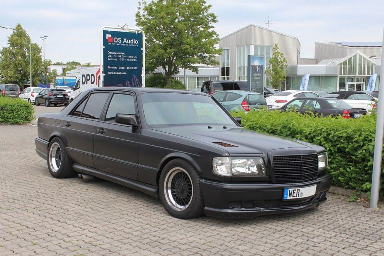Projekt „Black Star“ von Michael Reinhart: V8-Aggregat, Mercedes-Benz Energiekonzept und ein High-End-Soundsystem für ein 30 Jahre altes High-End-Meisterwerk.