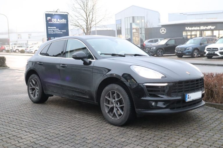Porsche Macan Radiowechsel zu neuem Infotaiment System