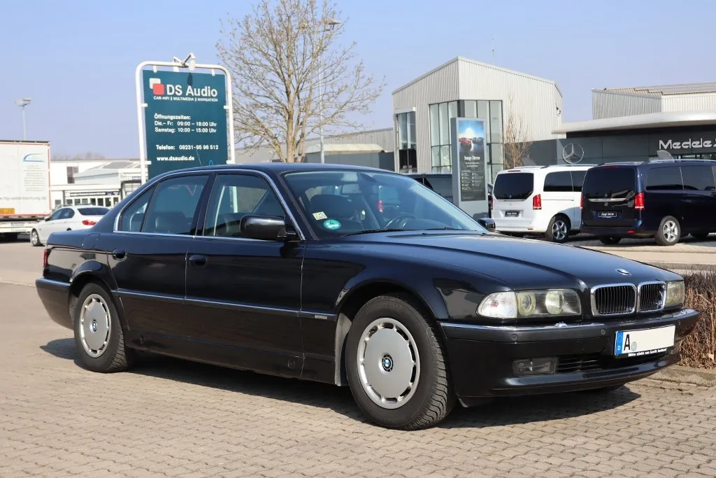 BMW_E38_1