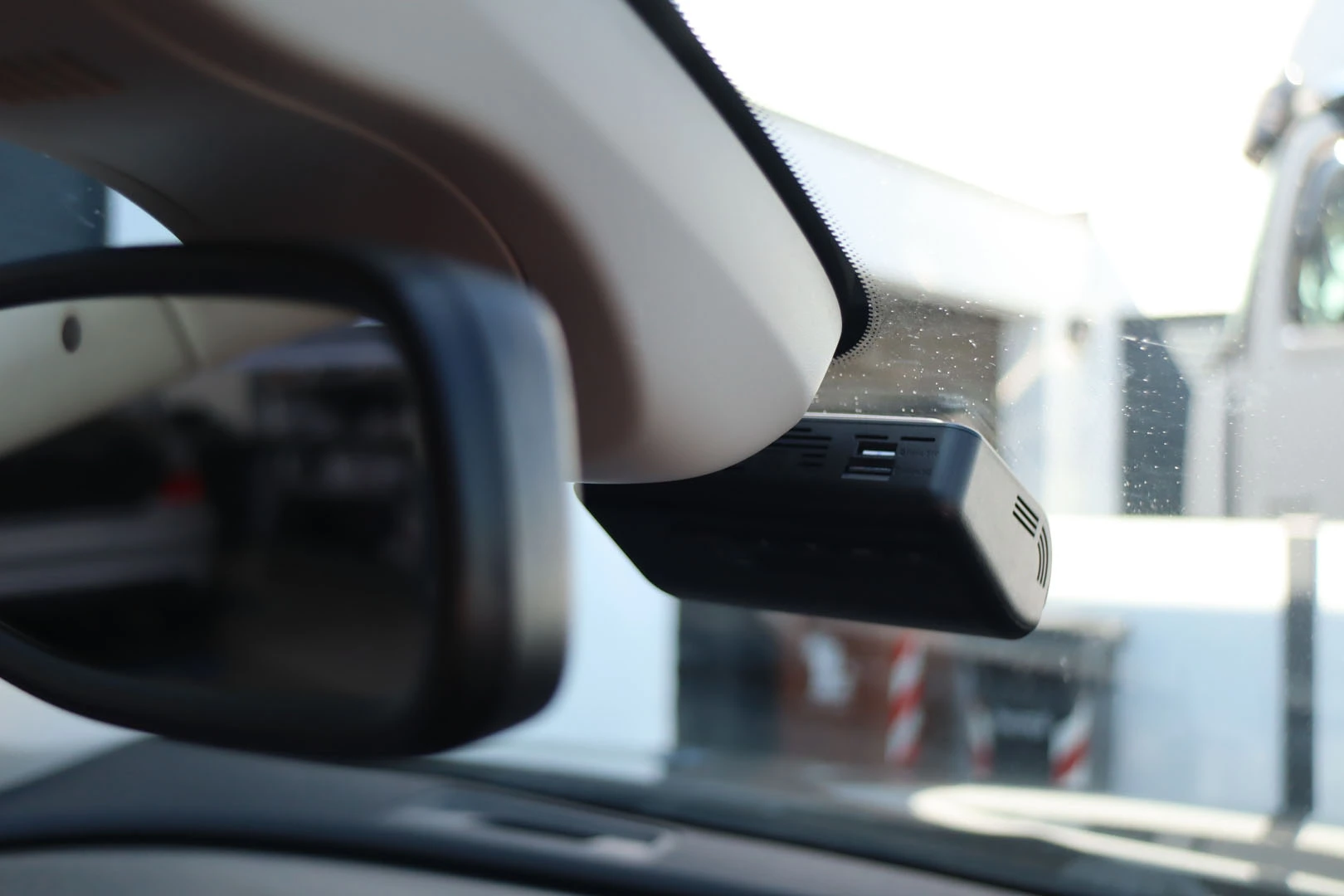 dashcam-im-rueckspiegel-umbauen-nachruesten-lassen