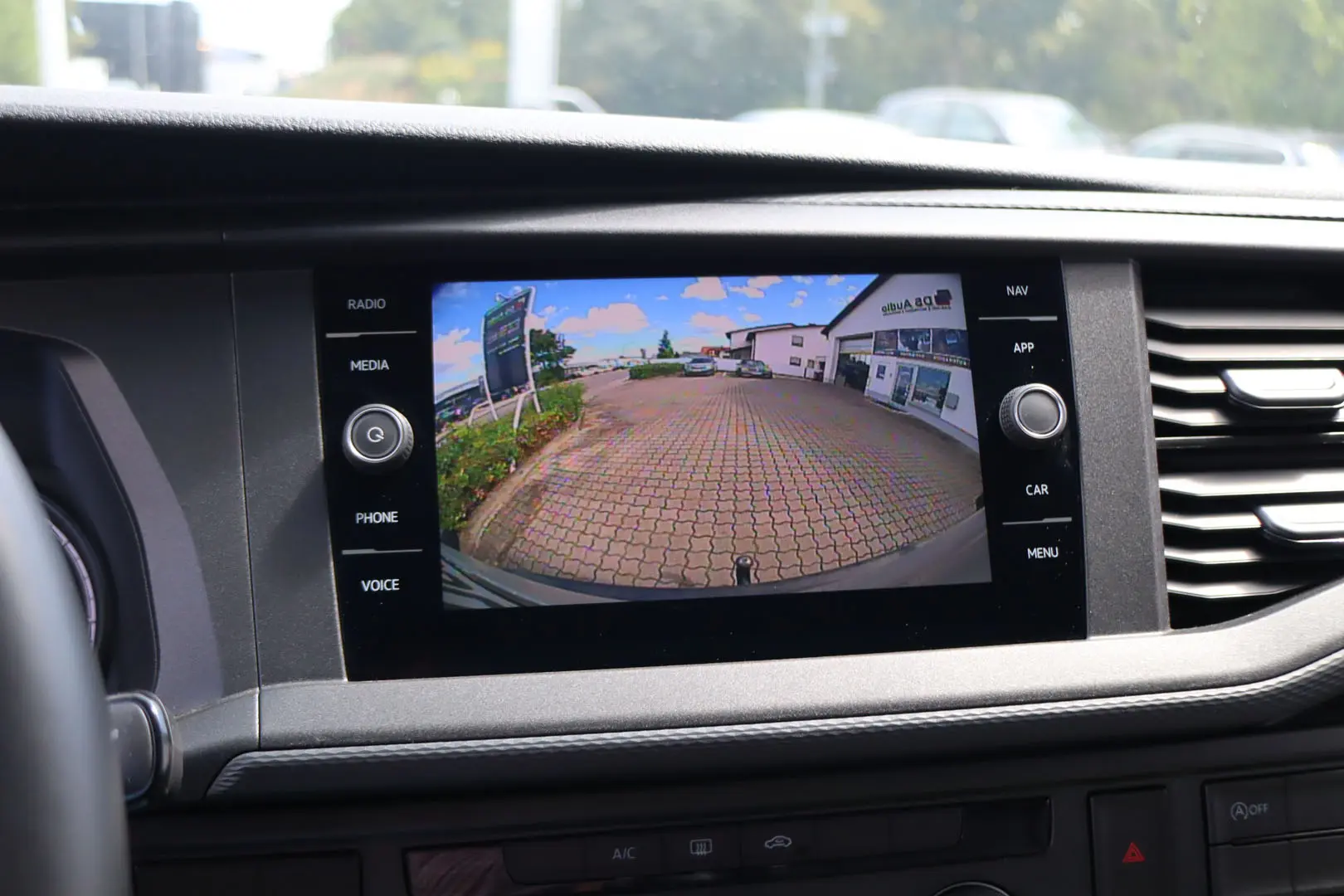 rueckfahrkamera-hd-qualitaet-nachruesten-lassen-werkstatt-hifi-augsburg-bayern-weitwinkel